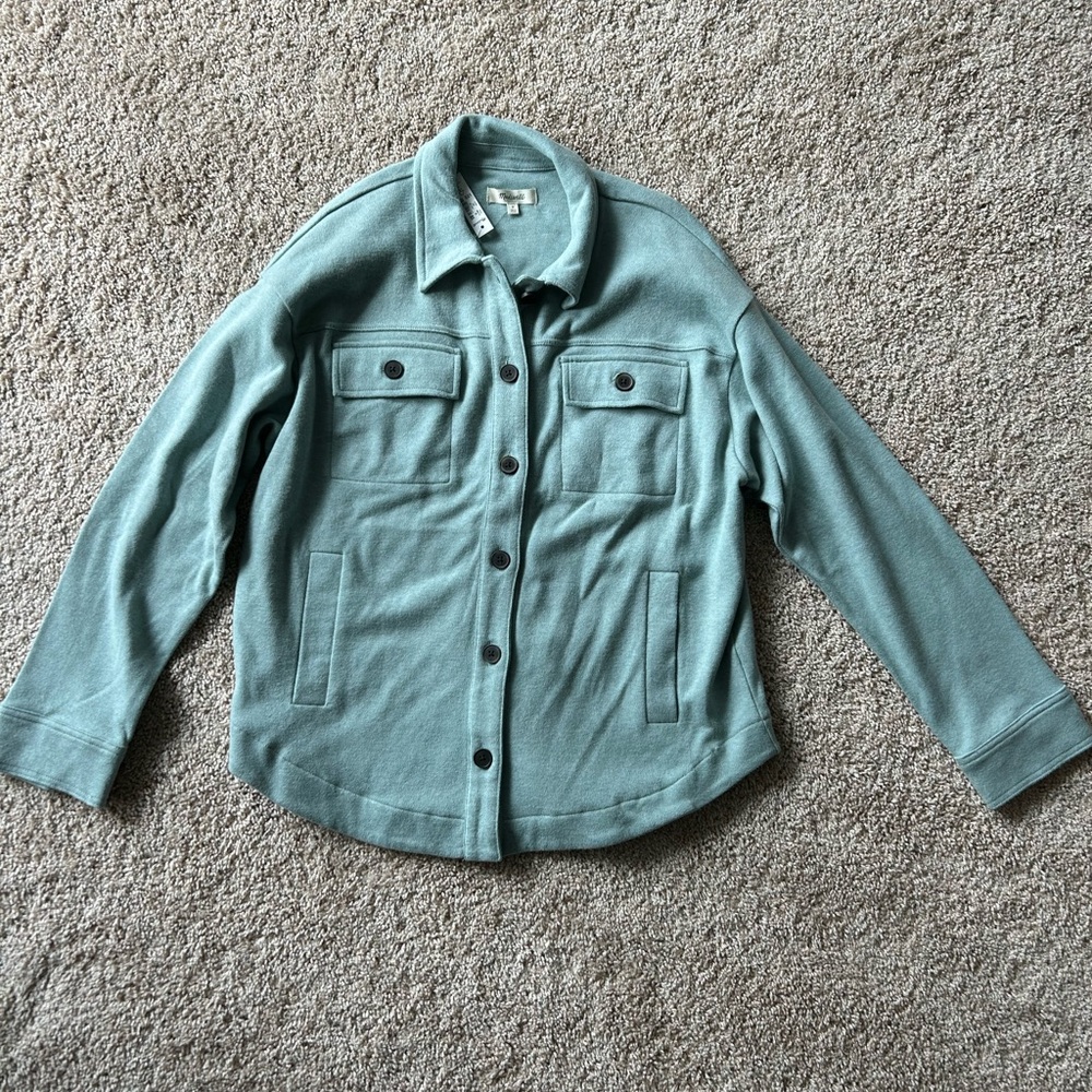 Madewell oversized button up shirt. Size M. Never worn.